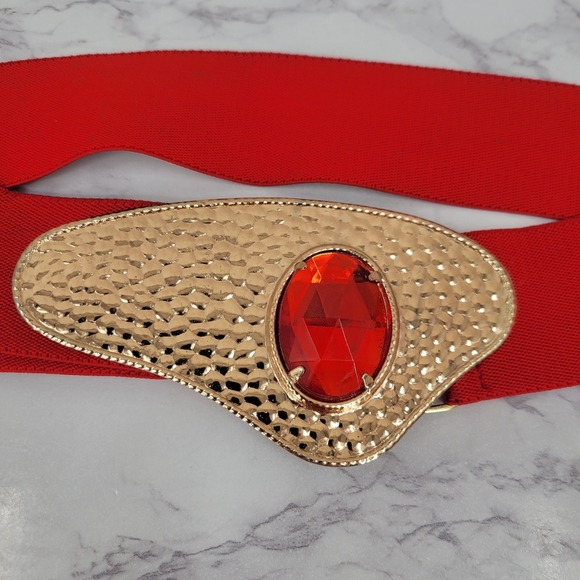 Vintage 80s Red Stretch Belt with Hammered Metal Gold Buckle Red Gem - Picture 10 of 10